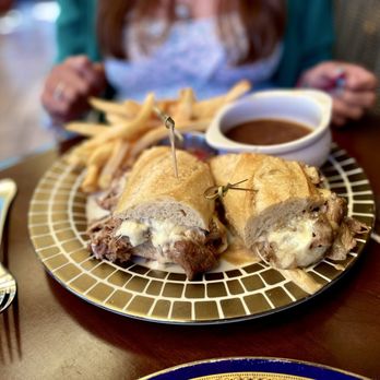 Rat’s Restaurant signature dishes Prime Rib Sandwich
French Onion Soup
Duck Breast